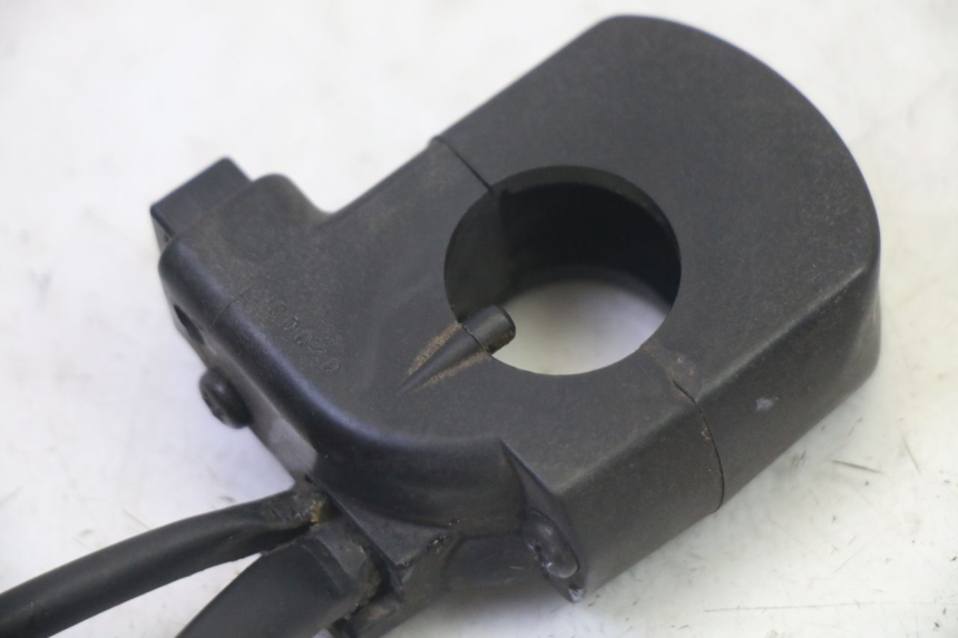 photo de COMMODO DROIT HONDA CBF 125 (2009 - 2015) - Autre angle de vue