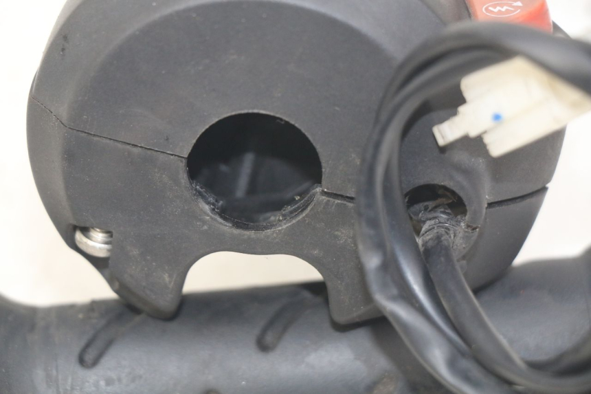 photo de COMMODO DROIT PEUGEOT CITYSTAR 2T 50 (2018 - 2021) - Autre angle de vue