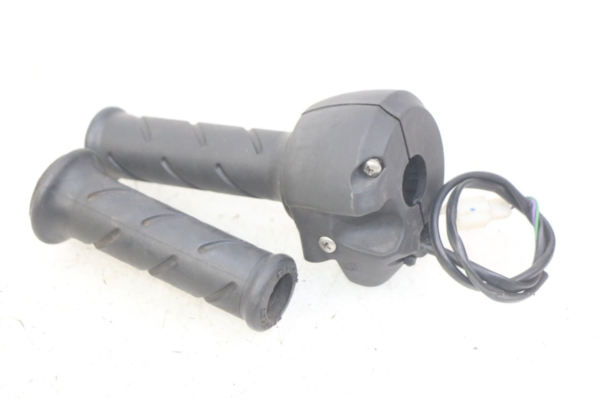 photo de COMMODO DROIT PEUGEOT CITYSTAR 2T 50 (2018 - 2021) - Gros plan technique