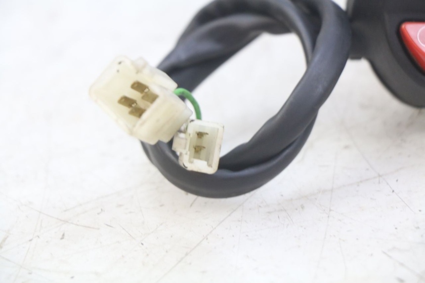 photo de COMMODO DROIT PEUGEOT CITYSTAR AIR 125 (2014 - 2017) - Vue d’ensemble