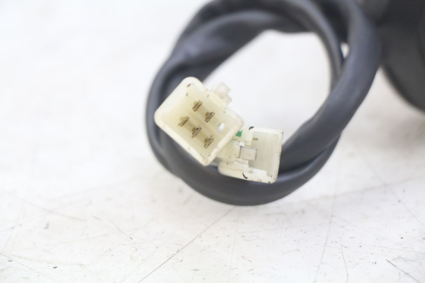 photo de COMMODO DROIT PEUGEOT CITYSTAR AIR 125 (2014 - 2017) - Points de fixation