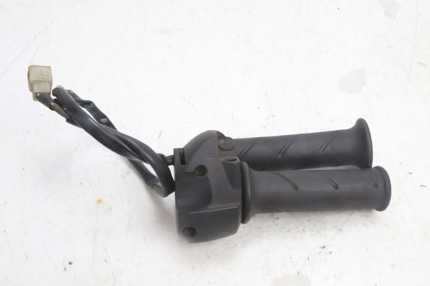 photo de COMMODO DROIT PEUGEOT CITYSTAR 125 (2011 - 2017) - Gros plan technique