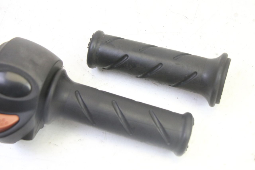 photo de COMMODO DROIT PEUGEOT CITYSTAR 50 (2013 - 2017) - Zoom état d’usage