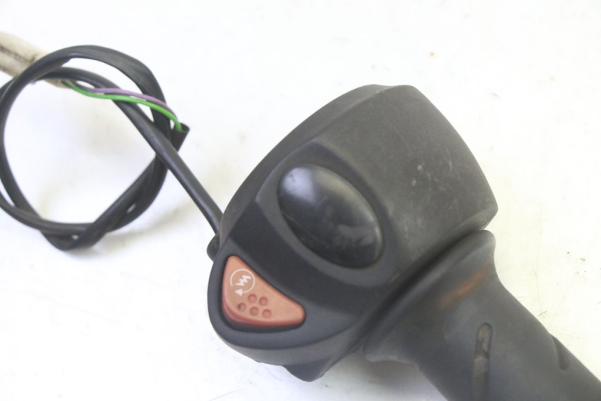 photo de COMMODO DROIT PEUGEOT CITYSTAR 50 (2013 - 2017) - Détail de la pièce