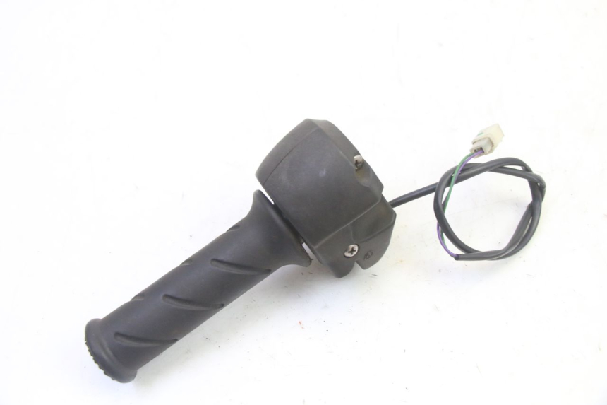 photo de COMMODO DROIT PEUGEOT CITYSTAR 50 (2013 - 2017) - Gros plan technique