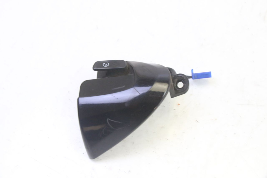 photo de COMMODO DROIT YAMAHA CYGNUS X INJECTION 125 (2007 - 2013) - Gros plan technique