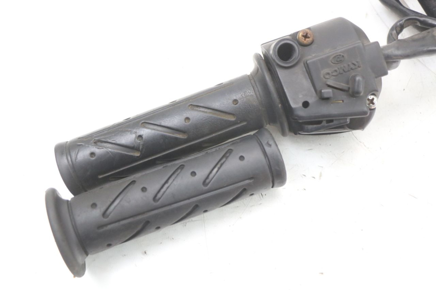 photo de COMMODO DROIT KYMCO DINK 4T 50 (2007 - 2018) - Gros plan technique