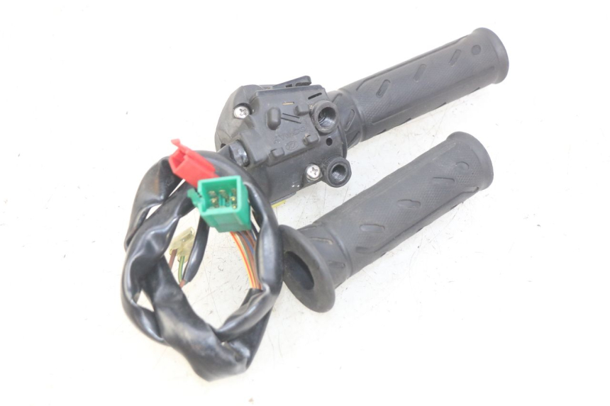 photo de COMMODO DROIT KYMCO DOWNTOWN ABS 125 (2015 - 2017) - Détail de la pièce