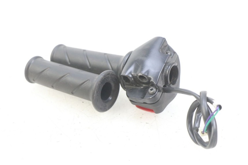 photo de COMMODO DROIT PEUGEOT E-VIVACITY 1 (2012 - 2018) - Zoom état d’usage