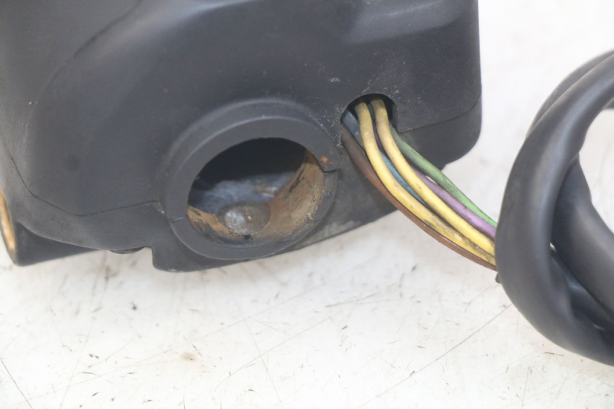 photo de COMMODO DROIT PEUGEOT ELYSEO 125 (1999 - 2004) - Autre angle de vue