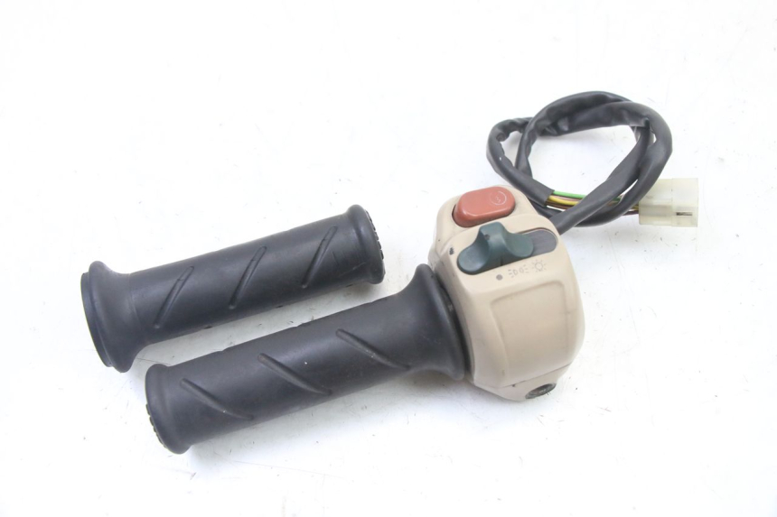 photo de COMMODO DROIT PEUGEOT ELYSEO 125 (1999 - 2004) - Zoom état d’usage