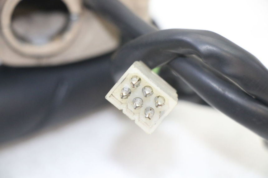 photo de COMMODO DROIT PEUGEOT ELYSEO 125 (1999 - 2004) - Points de fixation