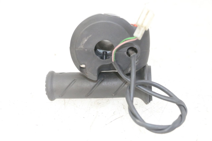 photo de COMMODO DROIT PEUGEOT ELYSTAR 125 (2002 - 2007) - Zoom état d’usage