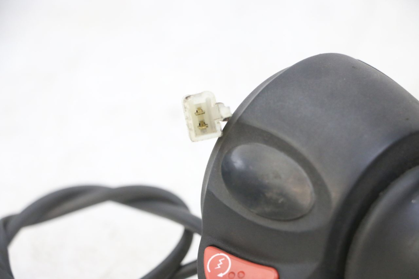 photo de COMMODO DROIT PEUGEOT ELYSTAR 125 (2002 - 2007) - Points de fixation