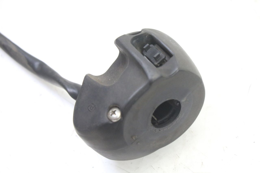 photo de COMMODO DROIT PEUGEOT ELYSTAR 50 (2002 - 2014) - Gros plan technique