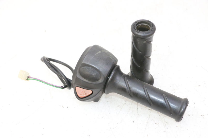 photo de COMMODO DROIT PEUGEOT ELYSTAR 50 (2002 - 2014) - Vue principale