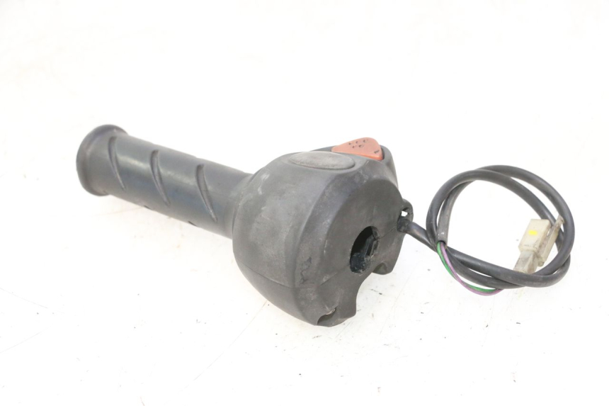 photo de COMMODO DROIT PEUGEOT ELYSTAR 50 (2002 - 2014) - Points de fixation