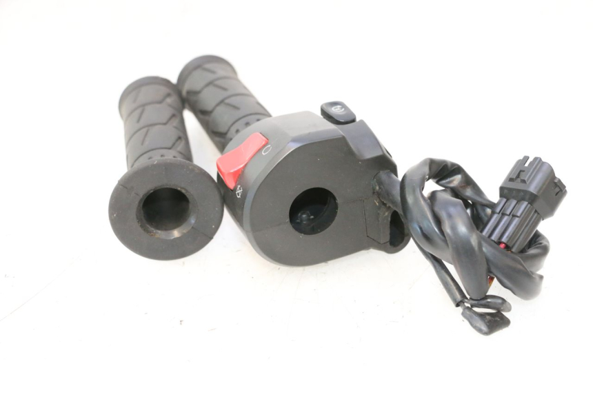 photo de COMMODO DROIT KAWASAKI ER-6 ER6 N 650 (2005 - 2009) - Autre angle de vue