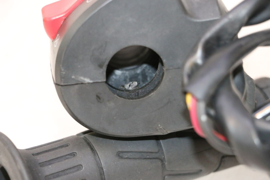 photo de COMMODO DROIT KAWASAKI ER-6 ER6 N 650 (2005 - 2009) - Autre angle de vue