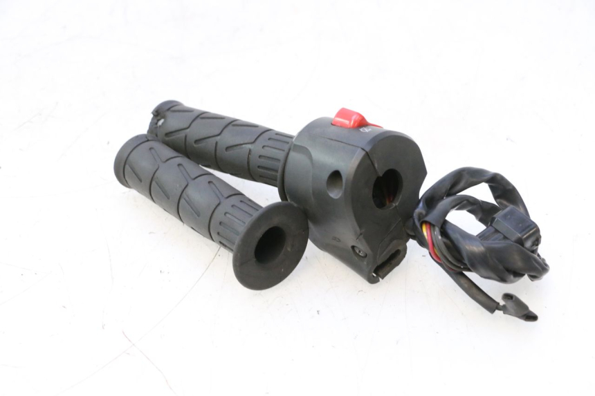 photo de COMMODO DROIT KAWASAKI ER-6 ER6 N 650 (2005 - 2009) - Points de fixation