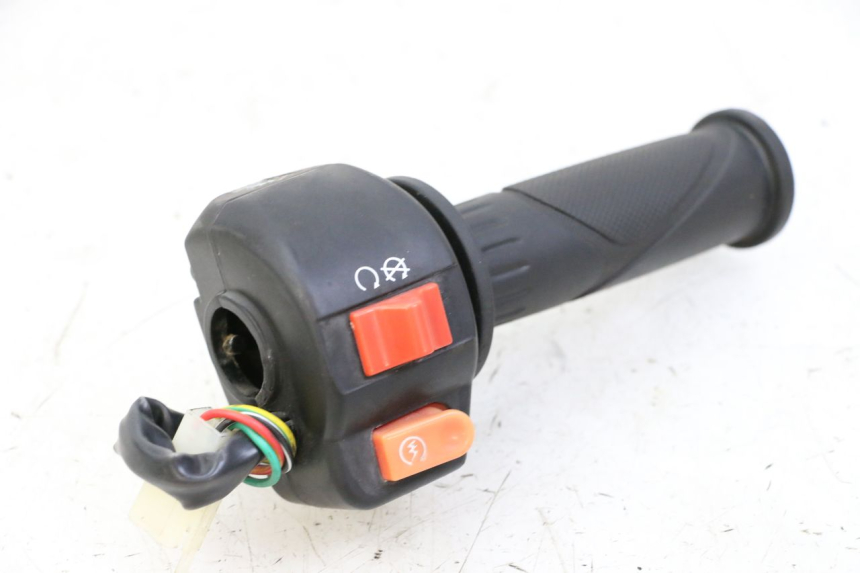 photo de COMMODO DROIT JM MOTORS EVOLIS 4T 50 (2018 - 2022) - État de surface