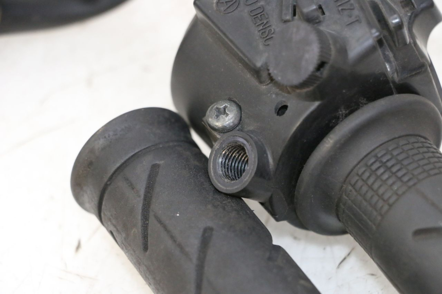 photo de COMMODO DROIT HONDA FES S-WING SWING ABS 125 (2007 - 2015) - Zoom état d’usage