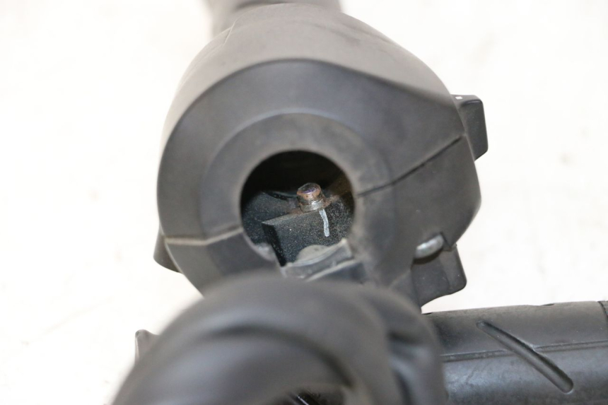 photo de COMMODO DROIT HONDA FES S-WING SWING ABS 125 (2007 - 2015) - Autre angle de vue