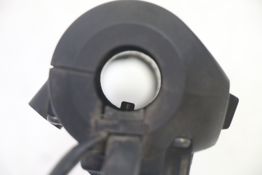 photo de COMMODO DROIT HONDA FES S-WING SWING ABS 125 (2007 - 2015) - Vue d’ensemble