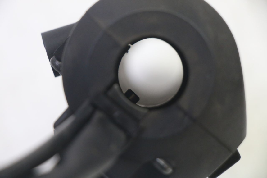 photo de COMMODO DROIT HONDA FES S-WING SWING ABS 125 (2007 - 2015) - Gros plan technique