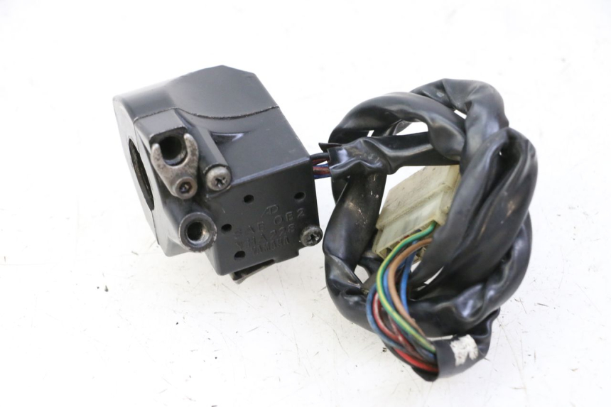 photo de COMMODO DROIT YAMAHA FJ 36Y 1100 (1984 - 1985) - Gros plan technique