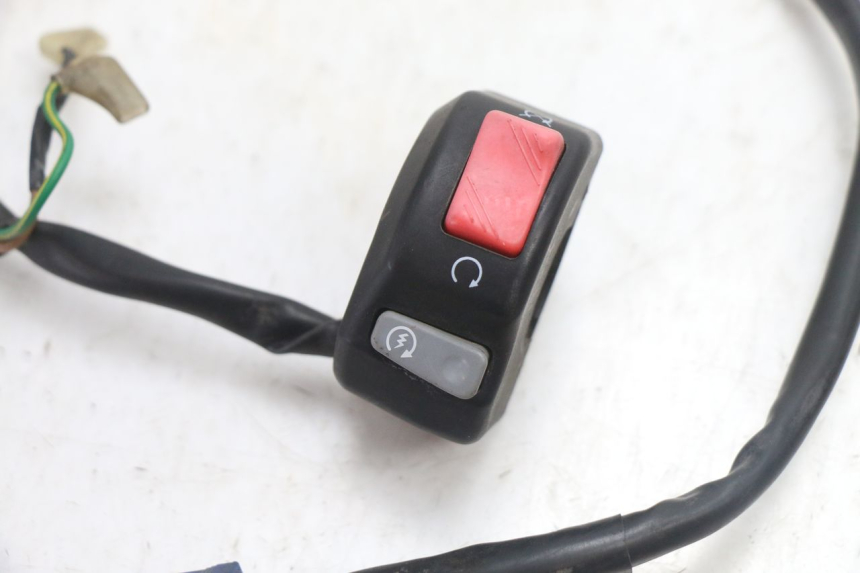 photo de COMMODO DROIT YAMAHA FJR 1300 (2001 - 2005) - Détail de la pièce