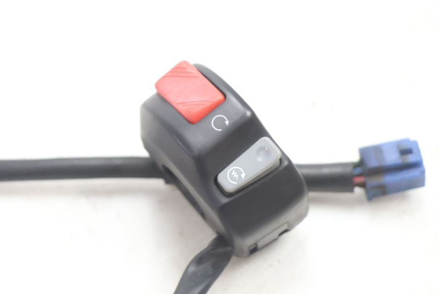 photo de COMMODO DROIT YAMAHA FJR 1300 (2001 - 2005) - Détail de la pièce