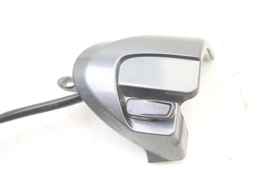 photo de COMMODO DROIT MBK FLAME X 125 (2007 - 2016) - Détail de la pièce