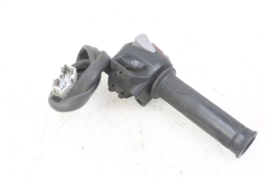 photo de COMMODO DROIT HONDA FORZA ABS 300 (2013 - 2017) - Détail de la pièce