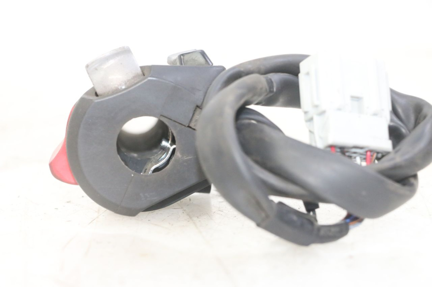 photo de COMMODO DROIT HONDA FORZA ABS 300 (2013 - 2017) - Gros plan technique