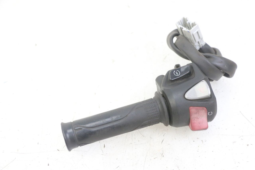 photo de COMMODO DROIT HONDA FORZA ABS 300 (2013 - 2017) - État de surface