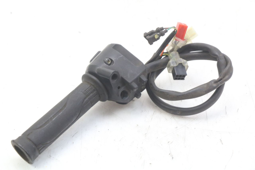 photo de COMMODO DROIT HONDA FORZA 125 (2015 - 2016) - Autre angle de vue