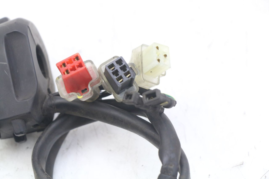 photo de COMMODO DROIT HONDA FORZA 125 (2015 - 2016) - Gros plan technique