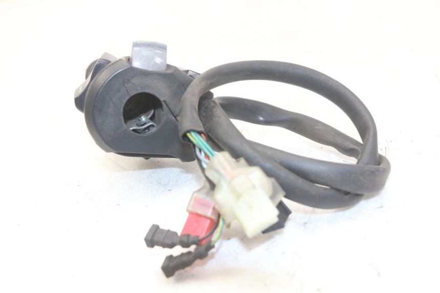 photo de COMMODO DROIT HONDA FORZA 125 (2015 - 2016) - Vue d’ensemble