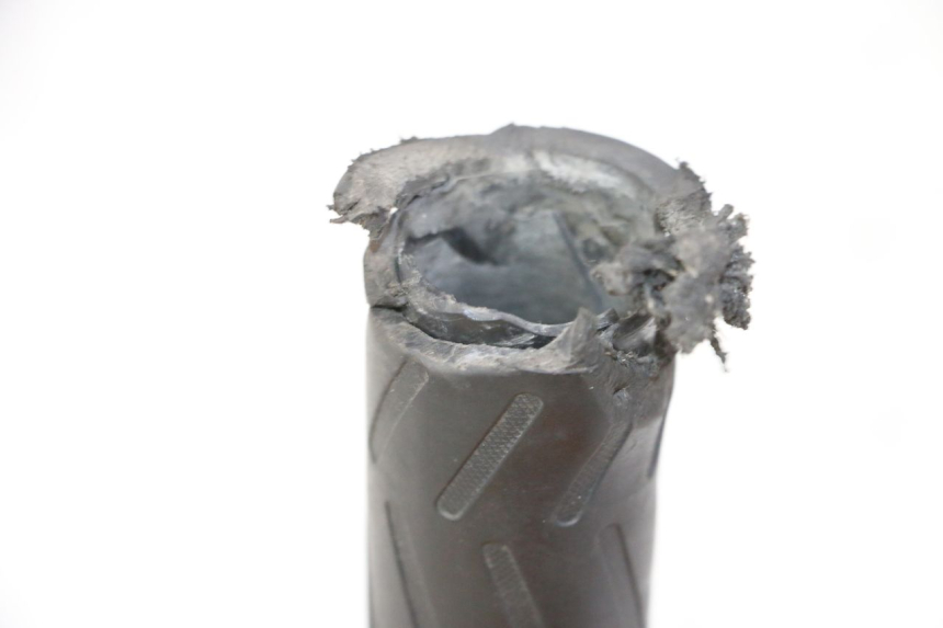 photo de COMMODO DROIT YAMAHA FZ6 N FAZER 600 (2004 - 2006) - Gros plan technique