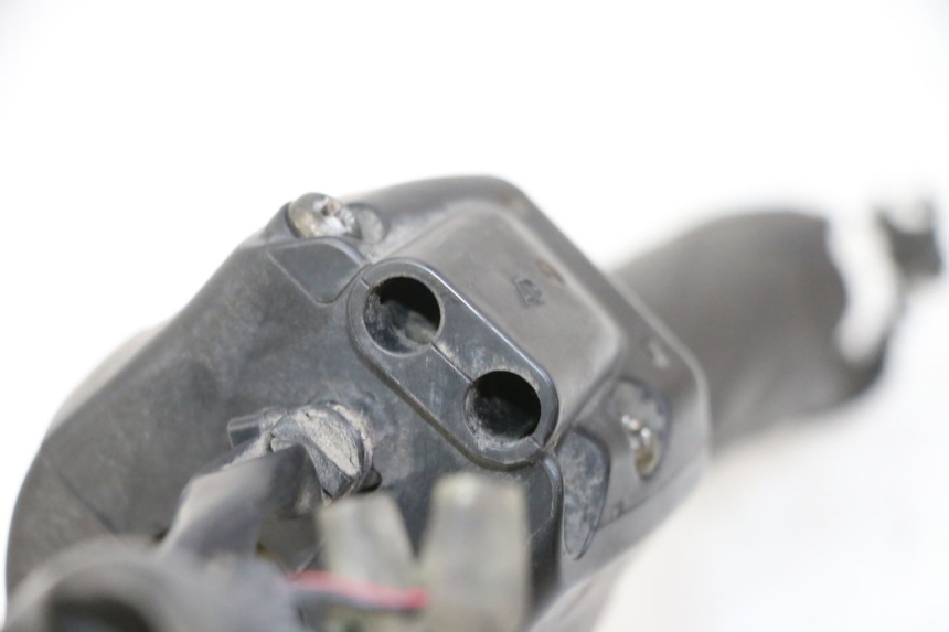 photo de COMMODO DROIT YAMAHA FZ6 N FAZER 600 (2004 - 2006) - Vue d’ensemble