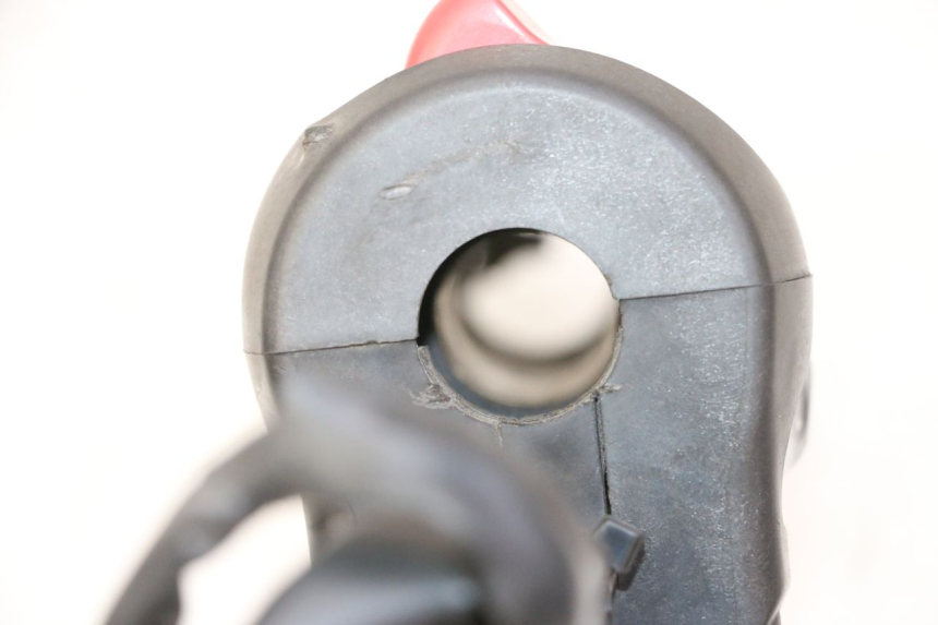 photo de COMMODO DROIT YAMAHA FZ6 N FAZER 600 (2004 - 2006) - Points de fixation