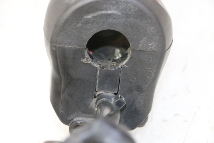 photo de COMMODO DROIT YAMAHA FZ6 N FAZER 600 (2004 - 2006) - État de surface