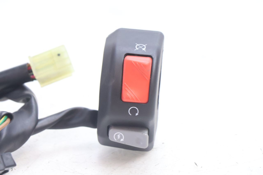 photo de COMMODO DROIT YAMAHA FZ8 800 (2010 - 2016) - Détail de la pièce