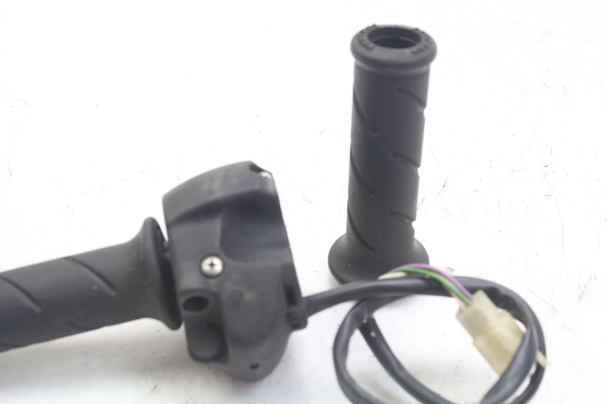 photo de COMMODO DROIT PEUGEOT GEOPOLIS RS 125 (2007 - 2009) - Zoom état d’usage