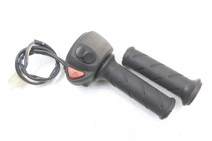 photo de COMMODO DROIT PEUGEOT GEOPOLIS RS 125 (2007 - 2009) - Vue principale