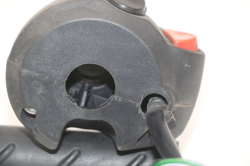 photo de COMMODO DROIT PEUGEOT GEOPOLIS RS 125 (2007 - 2009) - Gros plan technique