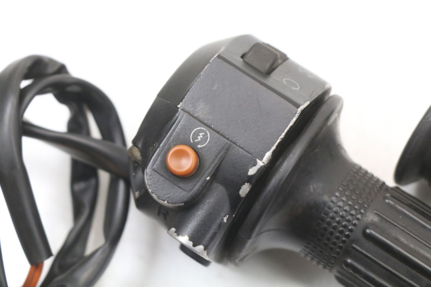 photo de Right handlebar switch HYOSUNG GF 125 (2001 - 2005) - Zoom état d’usage