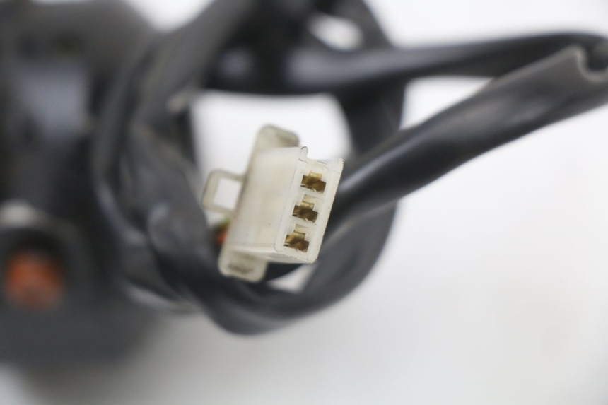 photo de Right handlebar switch HYOSUNG GF 125 (2001 - 2005) - État de surface