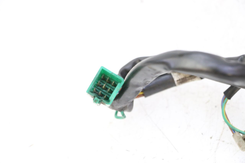 photo de COMMODO DROIT KYMCO GRAND DINK 125 (2008 - 2014) - Gros plan technique